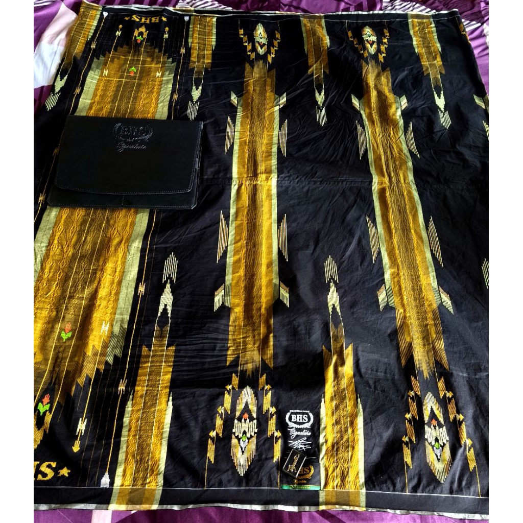 Sarung bhs signature sgc grade gold warna hitam pekat