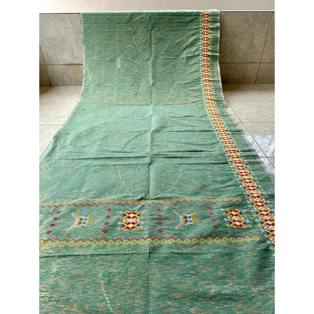 Kain Tenun Jepara Motif Toraja Dengan Kombinasi Benang Emas Ukuran 3m x 1,2m