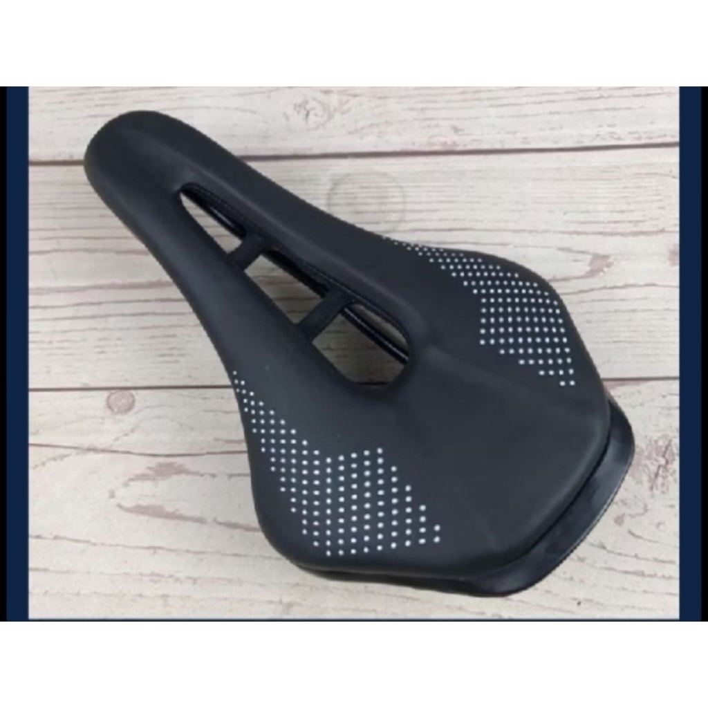 sadel saddle sepeda roadbike udf