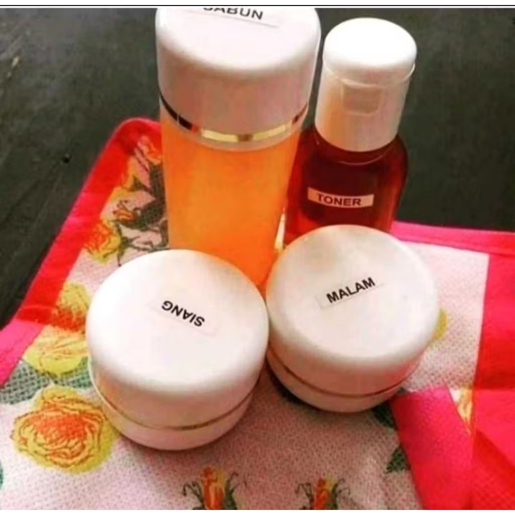 Cream Original Perawatan Wajah + Serum Hanasui Whitening Gold Siang Dan Malam