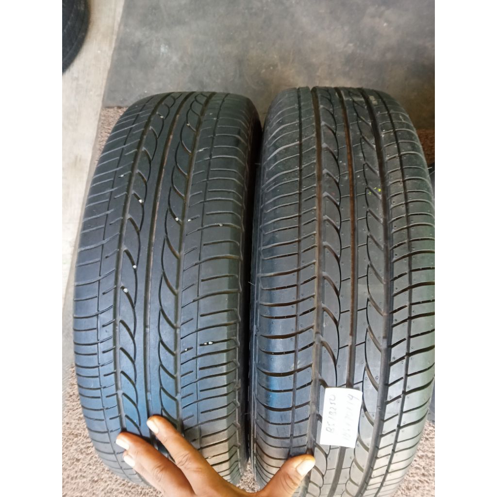 Bridgestone B250 185/70/R14, ban mobil second copotan 90% siap pakai.