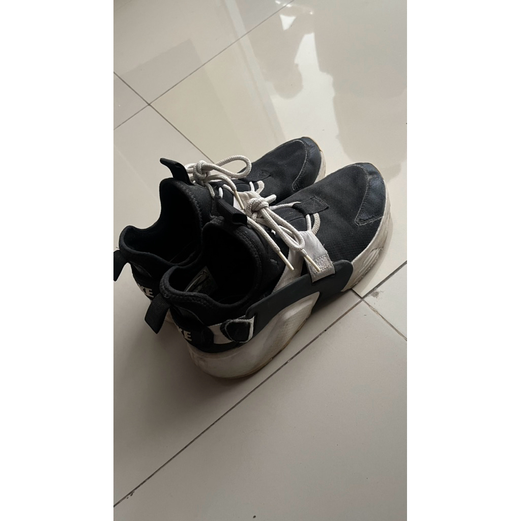 Preloved Nike Huarache