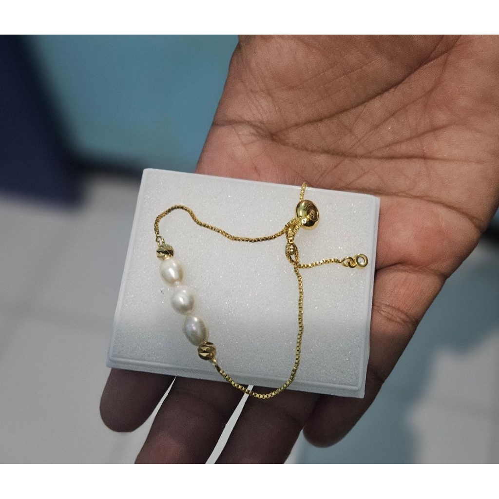 Gelang mutiara khas lombok