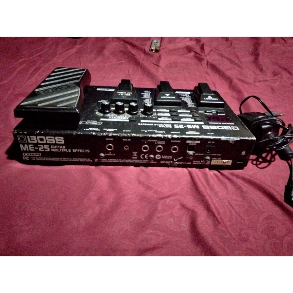 Efek Gitar Boss me 25
