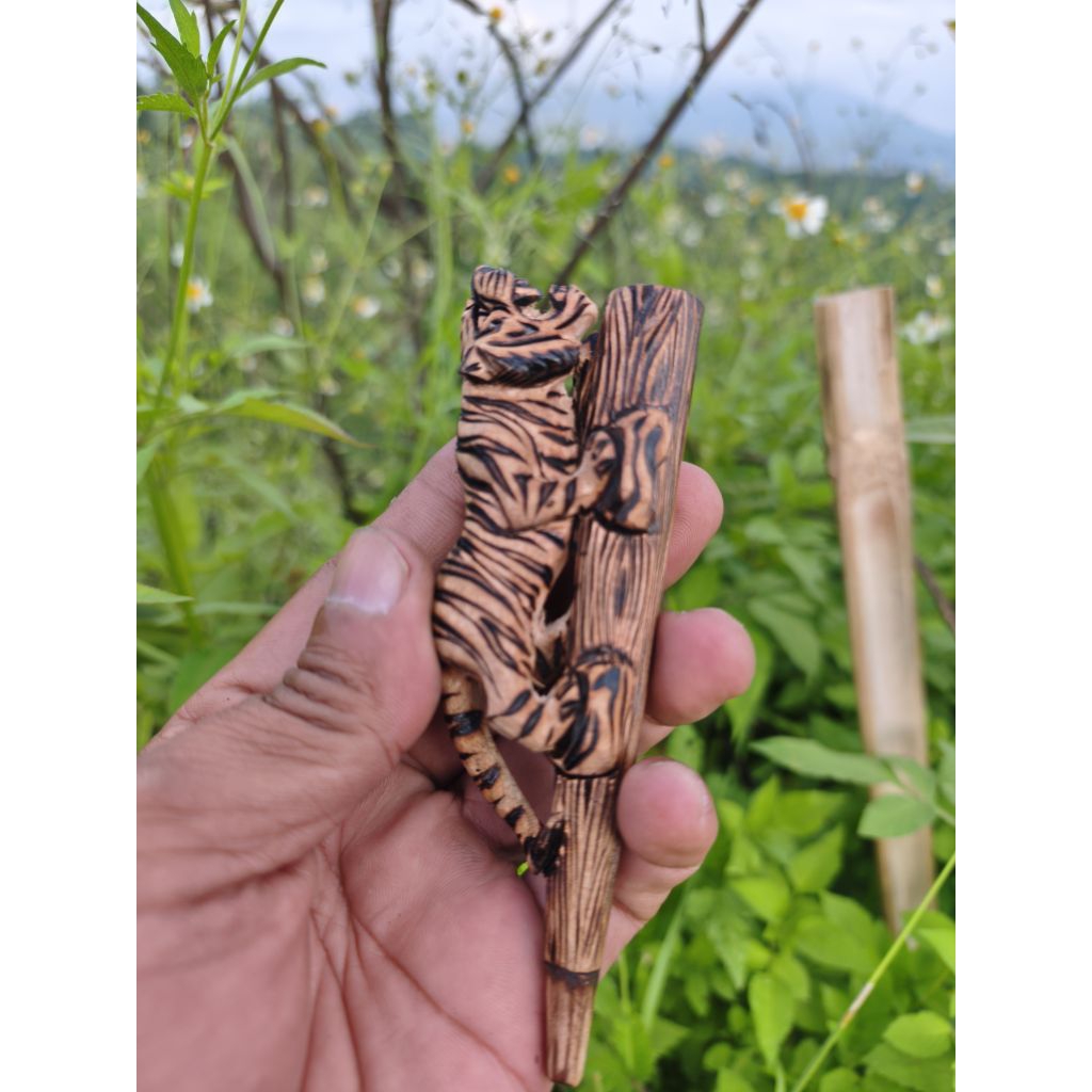 Pipa Once Kayu Kaboa 12 cm – Ukiran Macan Artistik & Natural