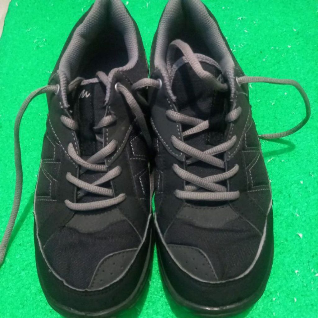 PL Sepatu gunung/hiking/outdoor Quechua Arpenaz 50 hitam