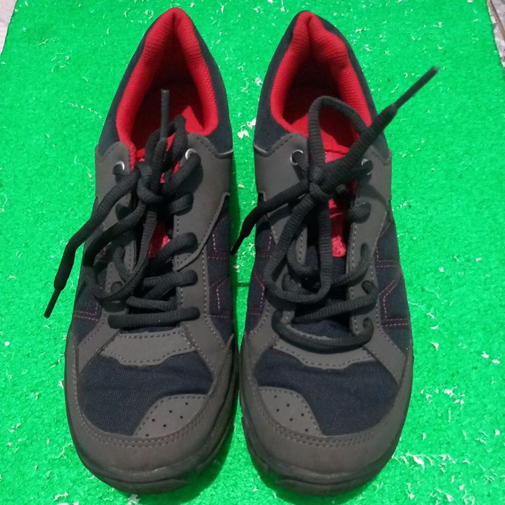 PL Sepatu gunung/hiking/outdoor Quechua