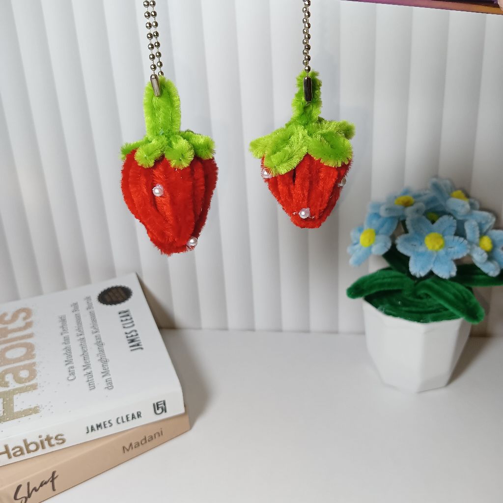 GANTUNGAN KUNCI TAS STRAWBERRY SOUVENIR NIKAH