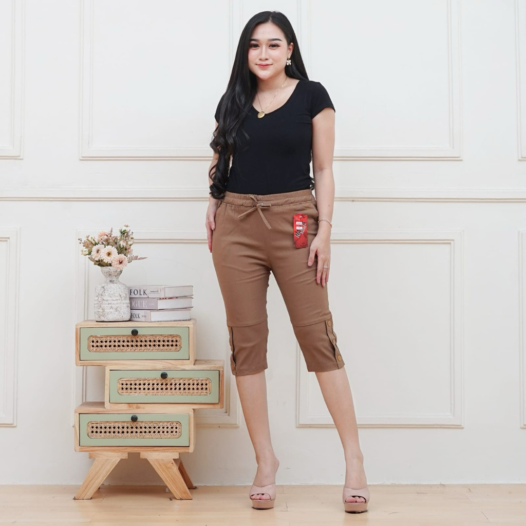 Celana Pendek Wanita 7/8 Bahan Elizabeth Otomen Nyaman dipakai sehari hari