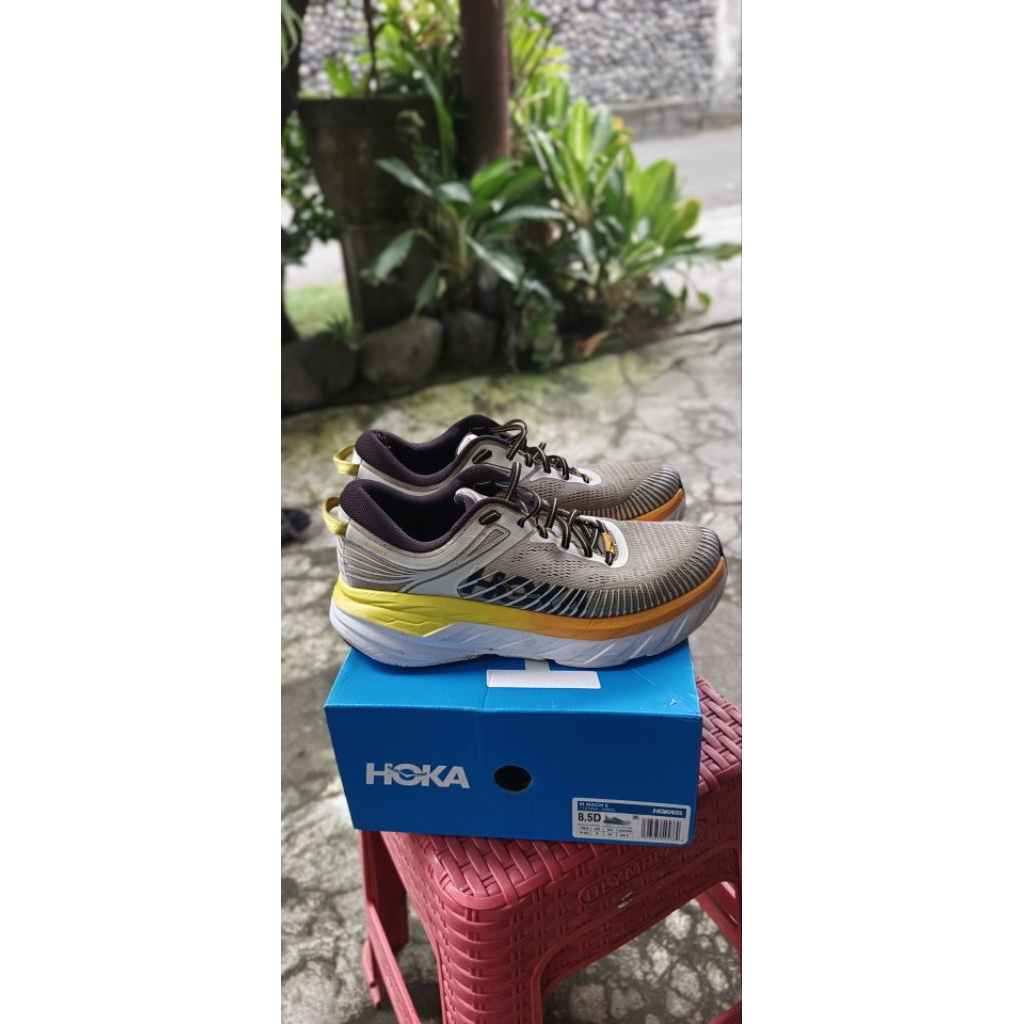 preloved sepatu lari HOKA BONDI 7 size 42