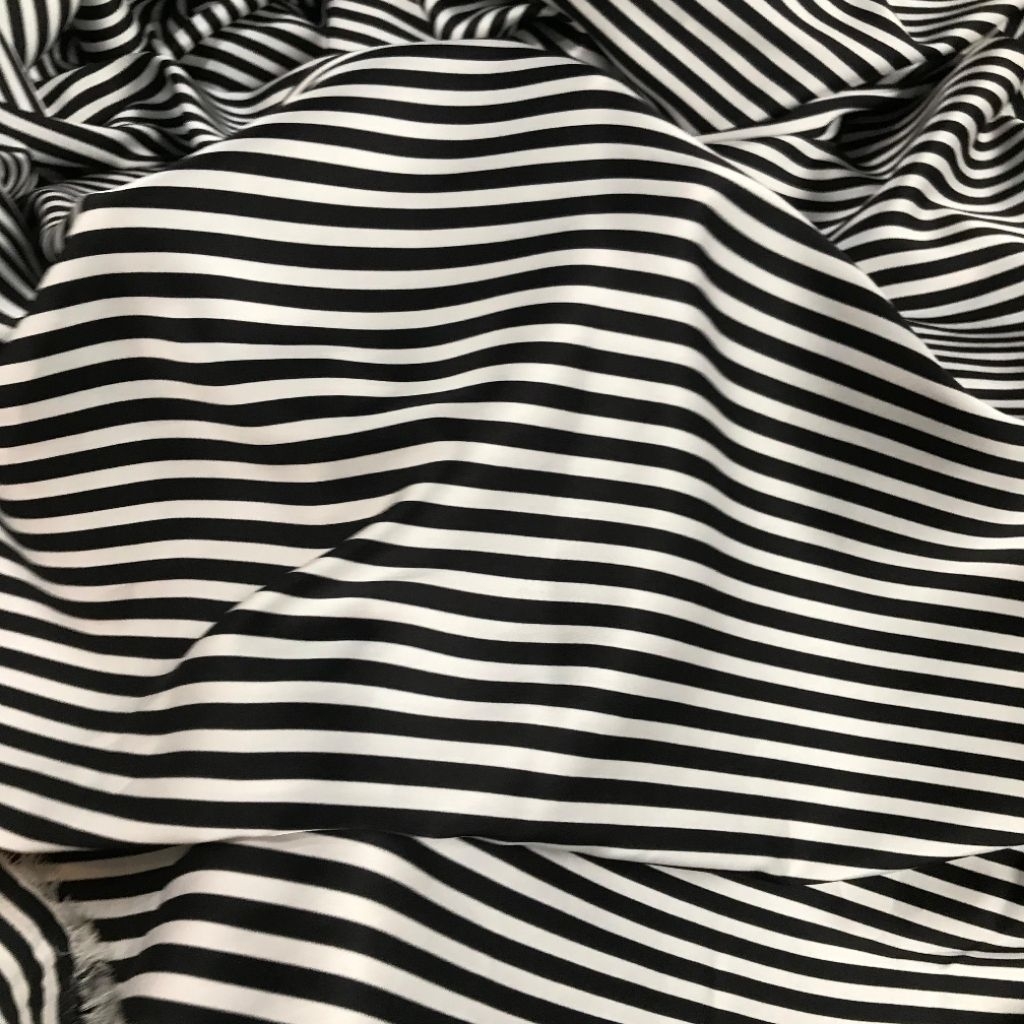 kain satin silk motif salur ~ kain silk motif salur hitam putih ~ kain silk salur halus lembut dw