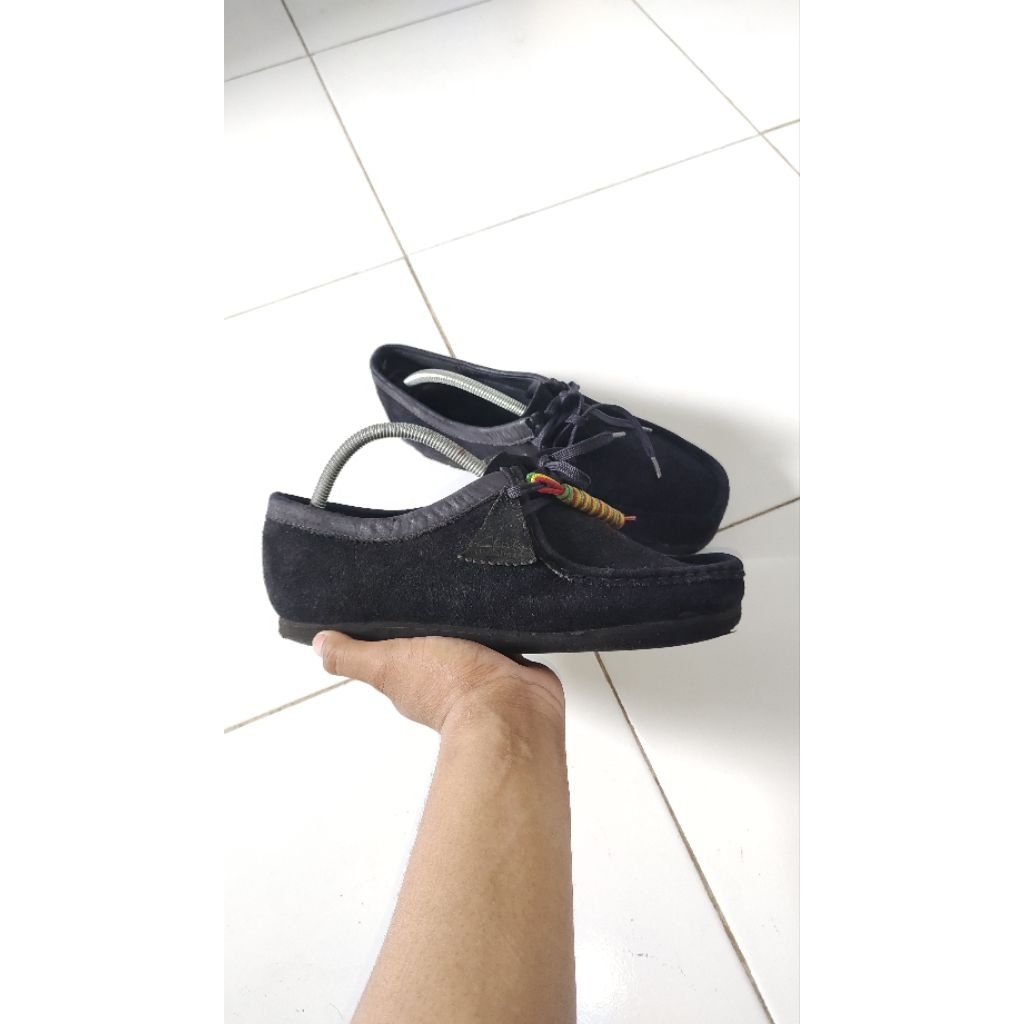 clarks wallabees