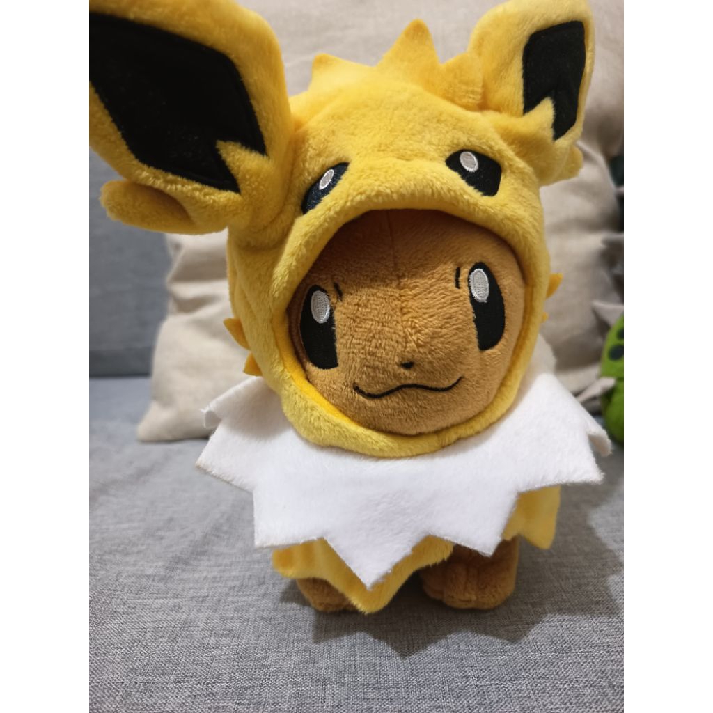 Pokemon Plush Evee Poncho Jolteon