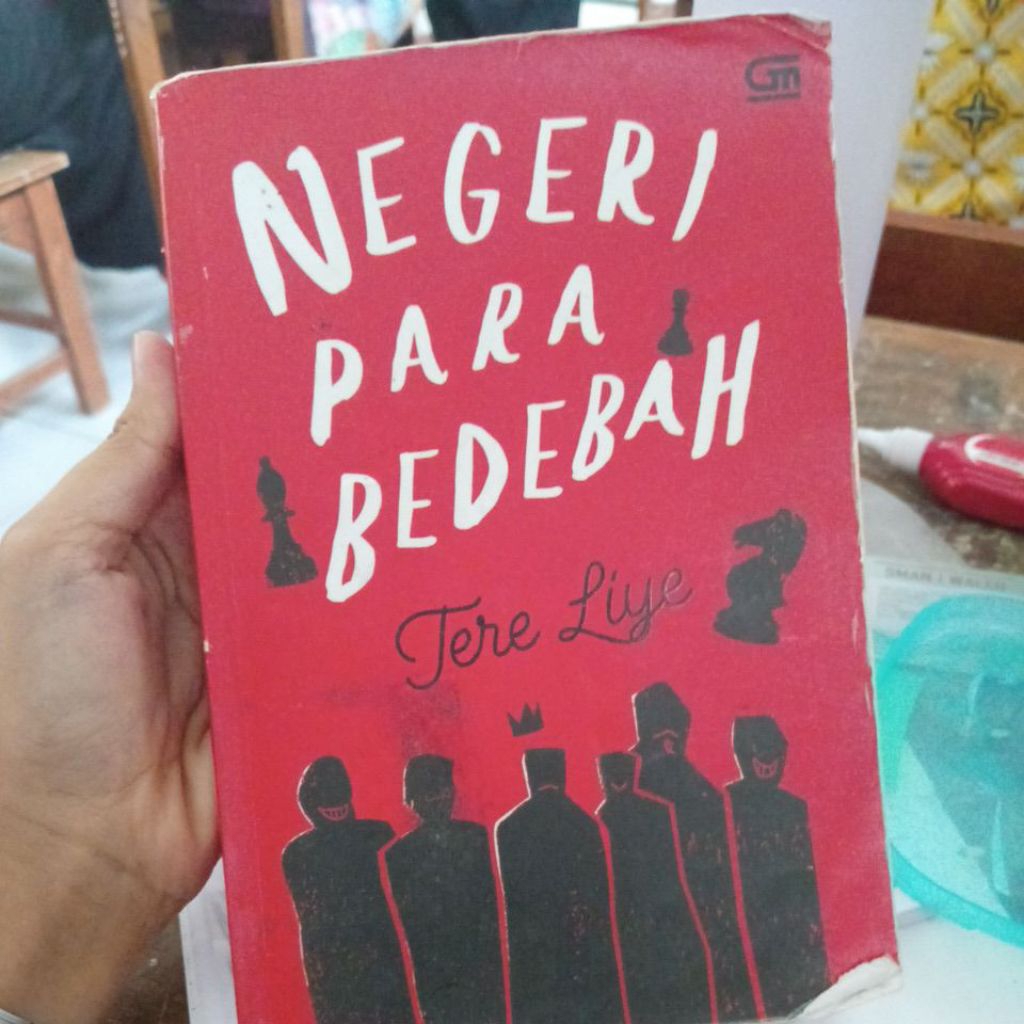 Buku Novel Negeri Para Bedebah - Tere Liye