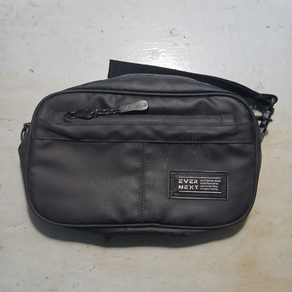 Tas tangan pouch bag evernext lucas waterproof bekas second bagus murah