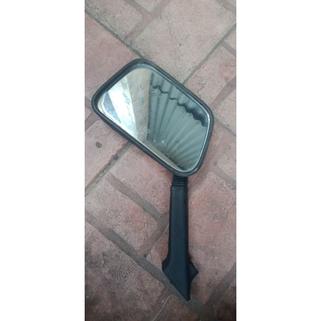kaca spion sebelah kiri vespa px,ps bukan ori