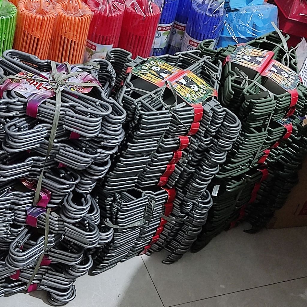 Aneka Hanger Plastik / Hanger Plastik Panda isi 6 pcs / Hanger Plastik Atlas isi 6 pcs / Hanger Baju