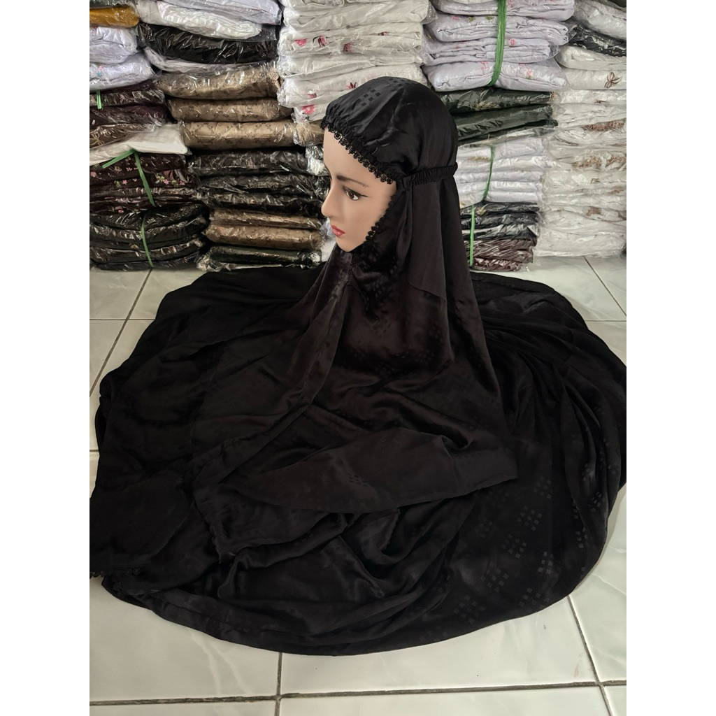 Mukena Terusan sutra blitz hitam polos
