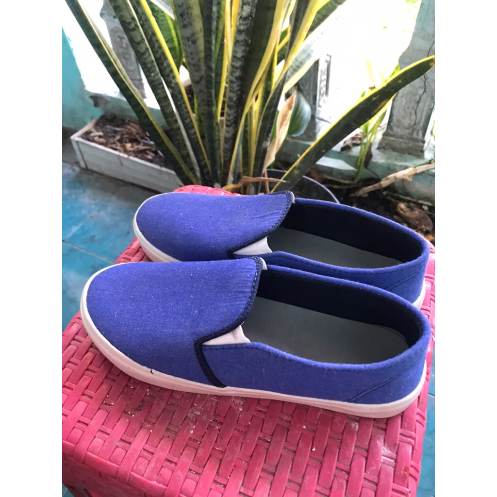 Sepatu slip on wanita casual preloved
