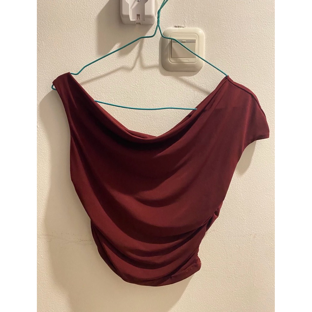 Preloved Eleven Basic - One Shoulder Assymetrical top