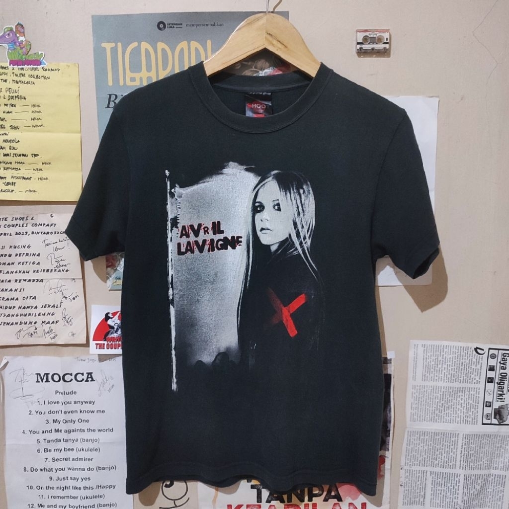 Kaos Band T-shirt Avril Lavigne Under My Skin Japan Tour 2005 Official Original Tag Shoot