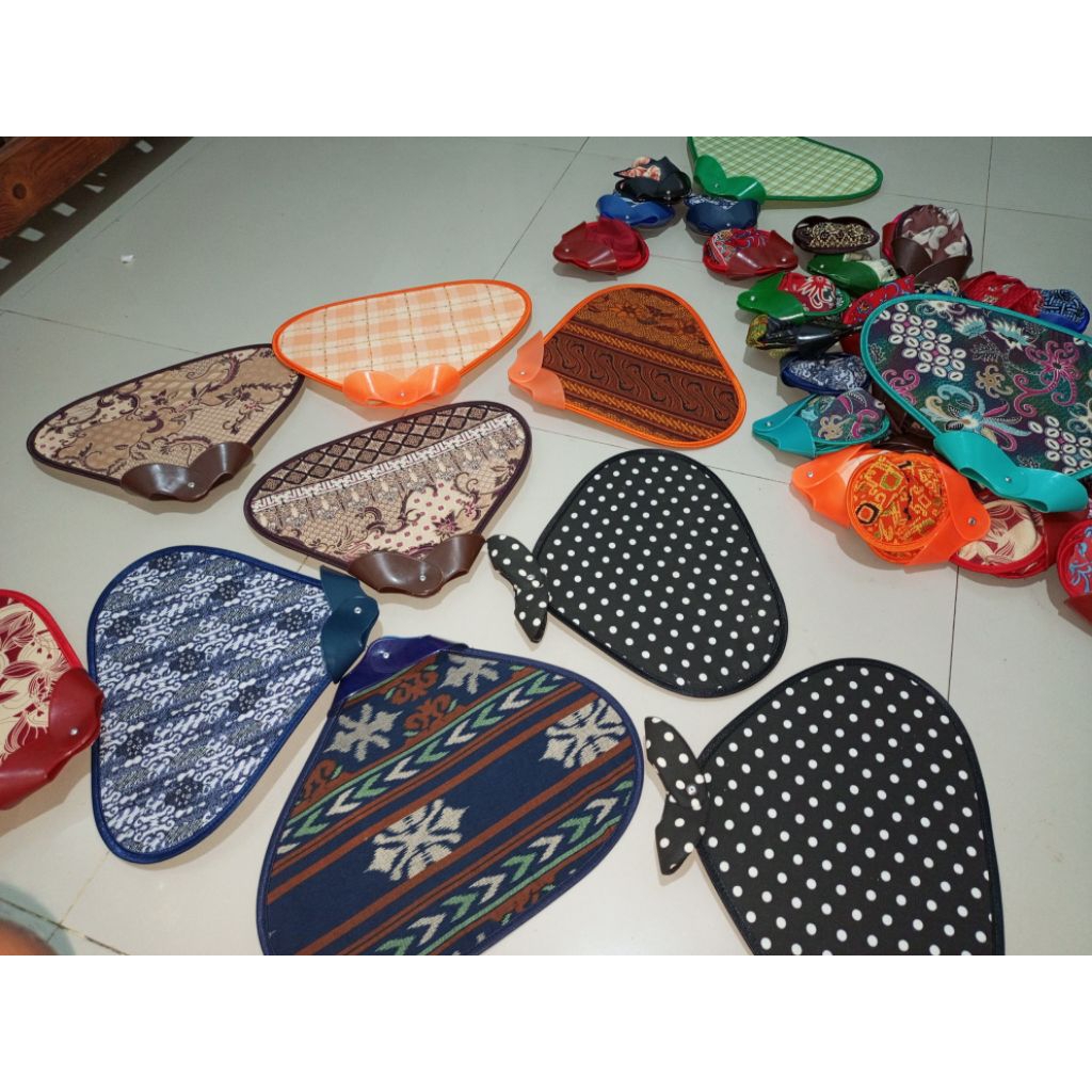 kipas lipat batik/bunga/kain manual.cocok untuk kipas bayi kipas serbaguna kipas sauvenir