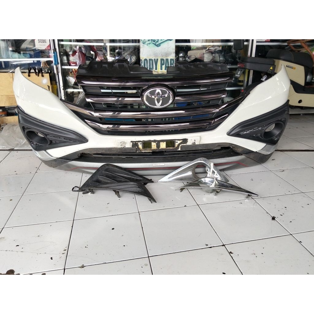 bemper set depan Toyota rush 2019