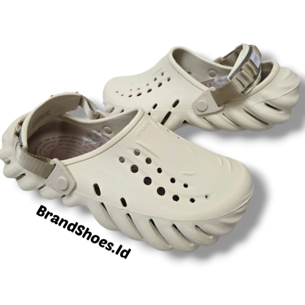 SANDAL CRQCS ECHO CLOG UNISEX/SANDAL ECHO CLOG UNISEX/SANDAL PRIA (MIRIP CROCS ECHO CLOG)