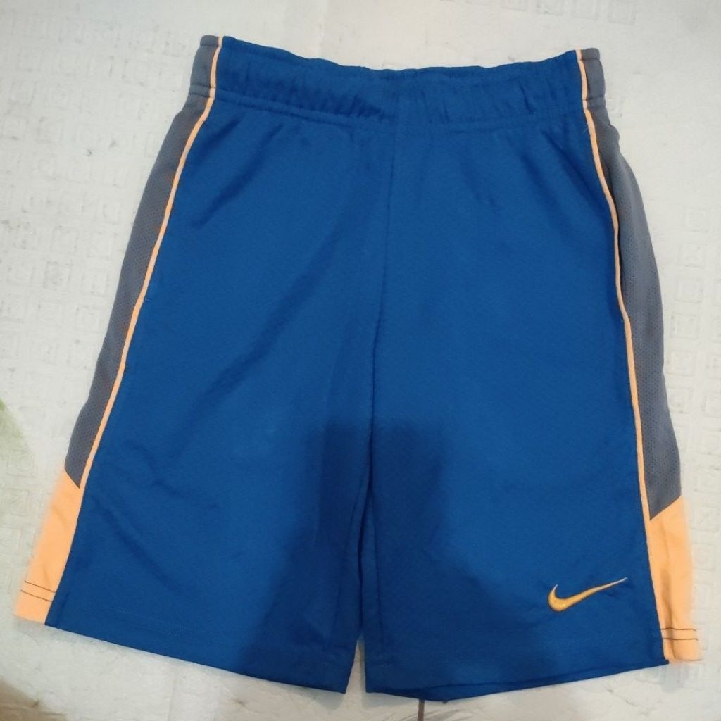 celana olahraga running Nike dry fit preloved