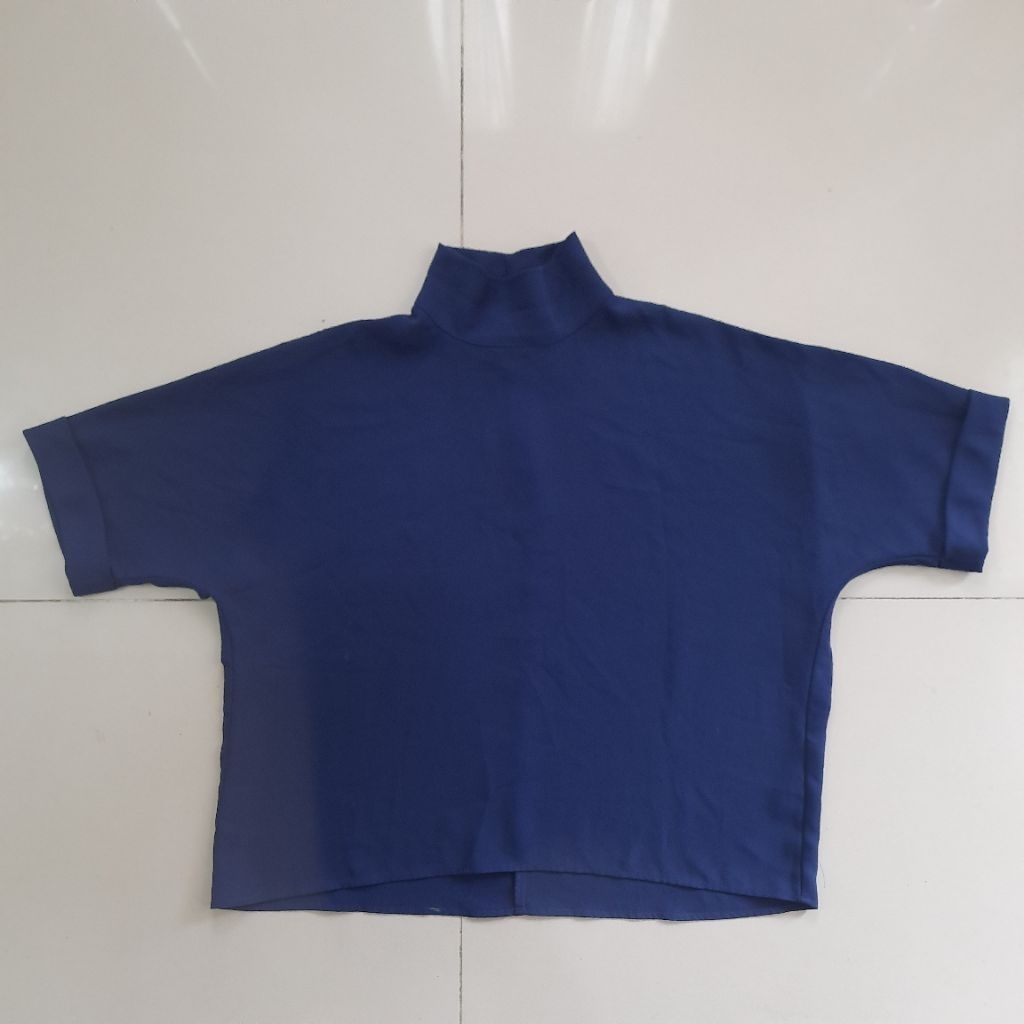 Baju Atasan Kemeja Kerja Wanita UNIQLO Original / Baju Fashion Kemeja Kerja Wanita UNIQLO Original