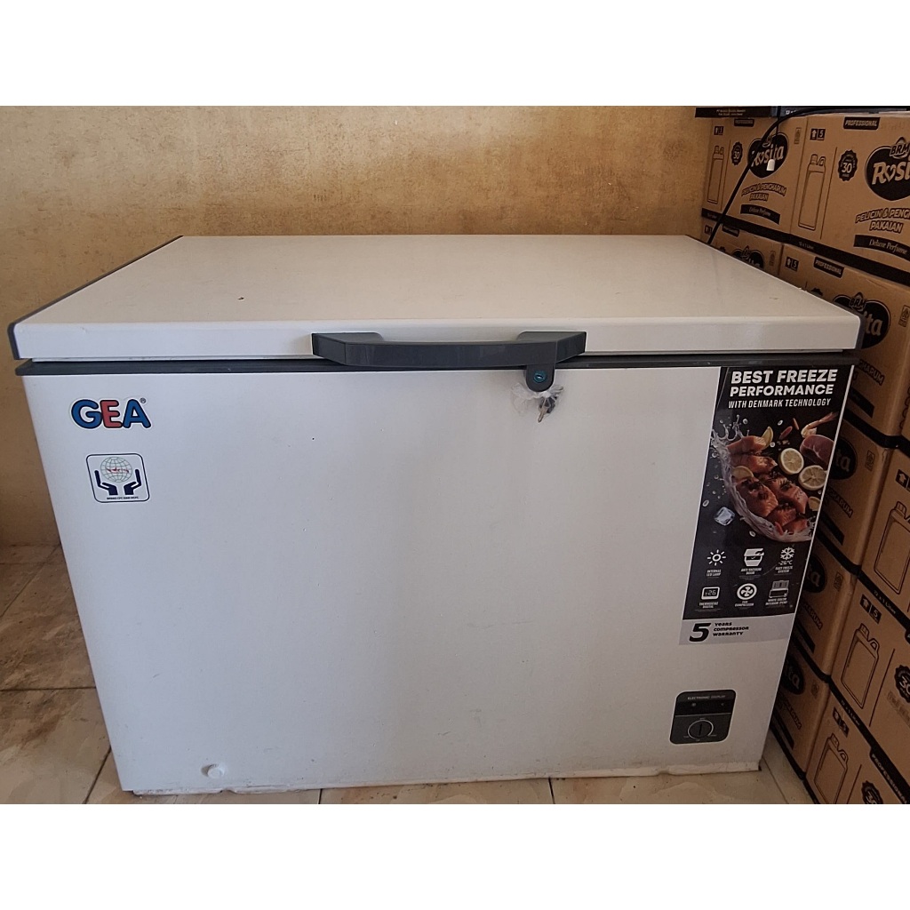 Chest Freezer GEA AB-318R Second Pemakaian 5 bulan