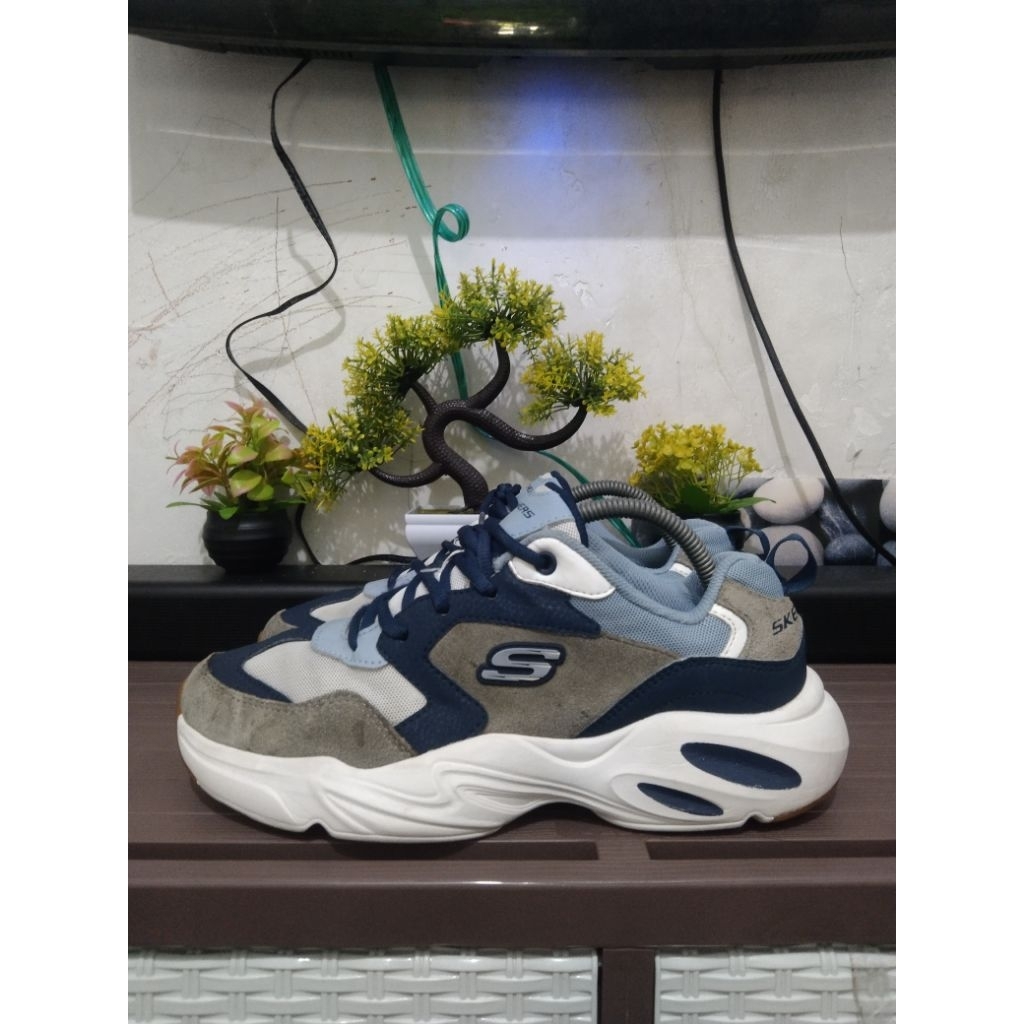 Size 41 • Sepatu Skechers Chunky Stamina Airy