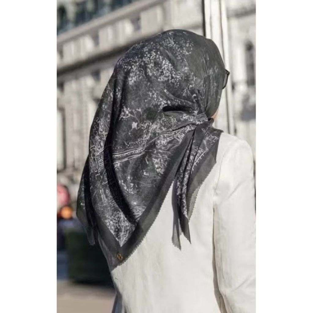 Buttonscarves - British series Black (New As Is)