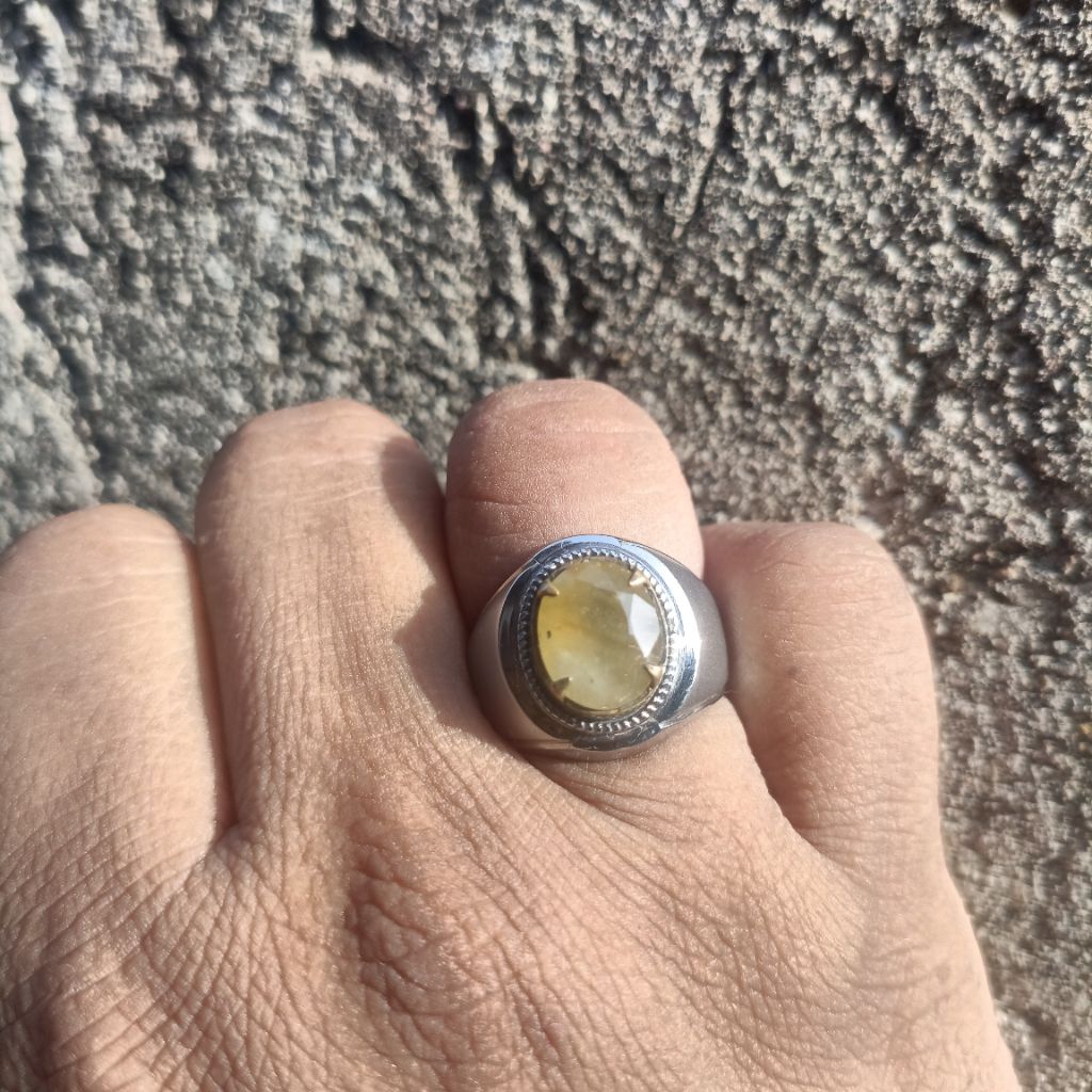 Batu safir yelow dim kantoran
