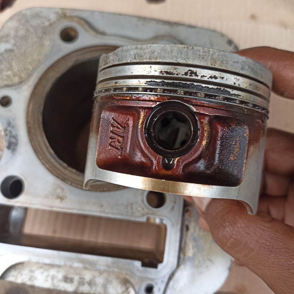 buring piston cylinder block seher Suzuki Thunder gsx250 Original