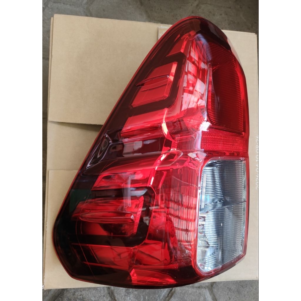 stop lamp hilux 2016-2023
