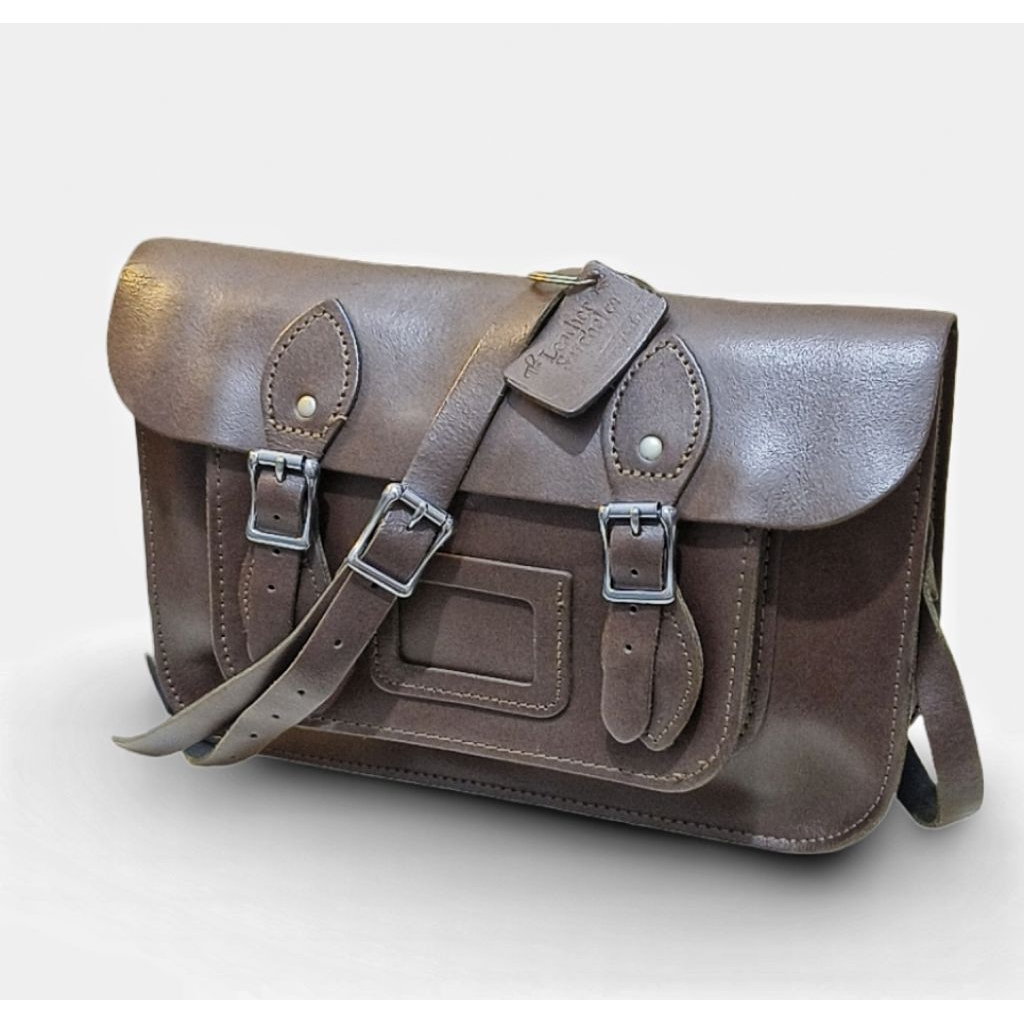 CM03_The Cambridge Satchel cross body brown leather (unisex)