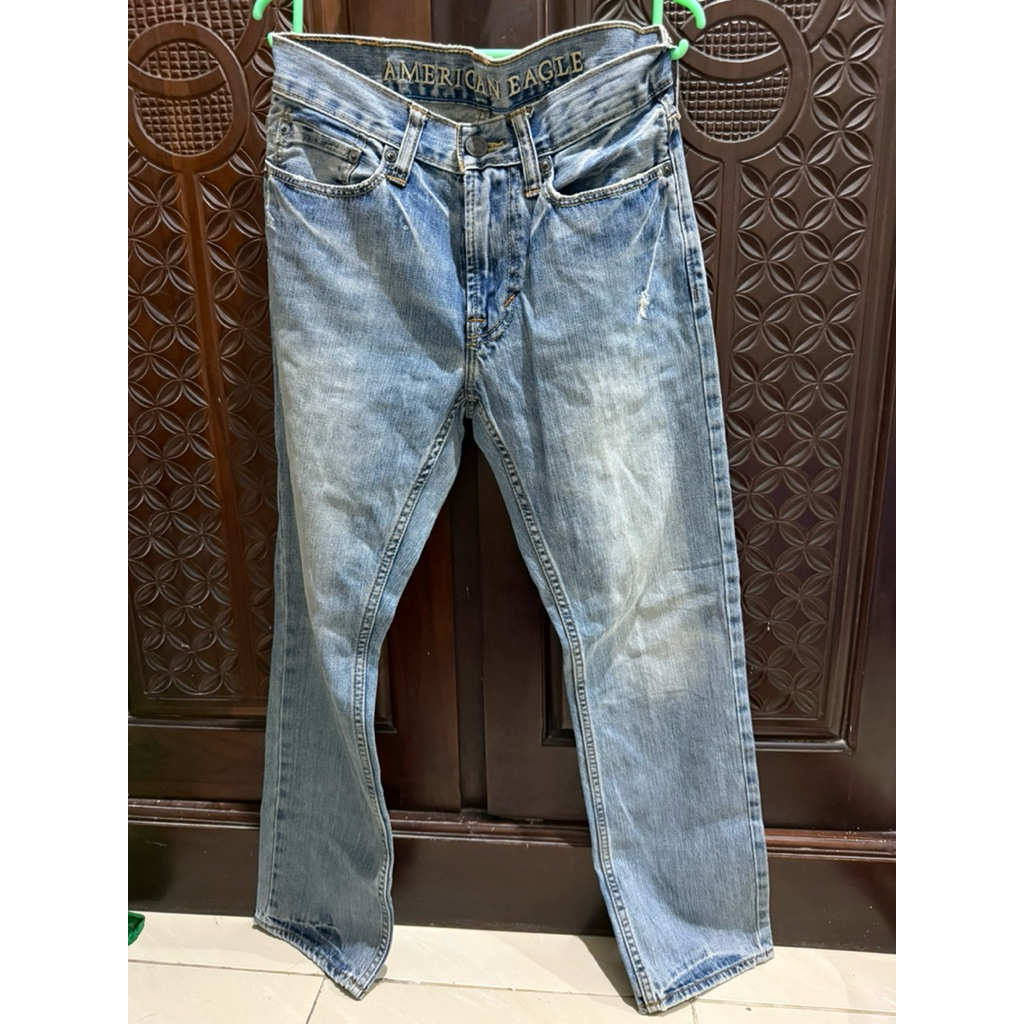 Jeans American Eagle Original Slim Straight Biru Washed Size 26/28 Celana Denim Pria