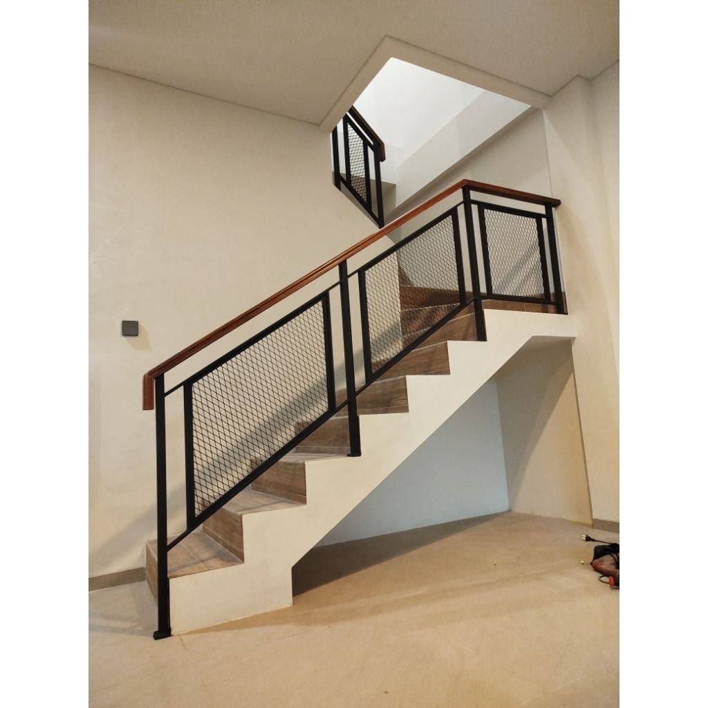 Railing tangga ram expanda handrail kayu