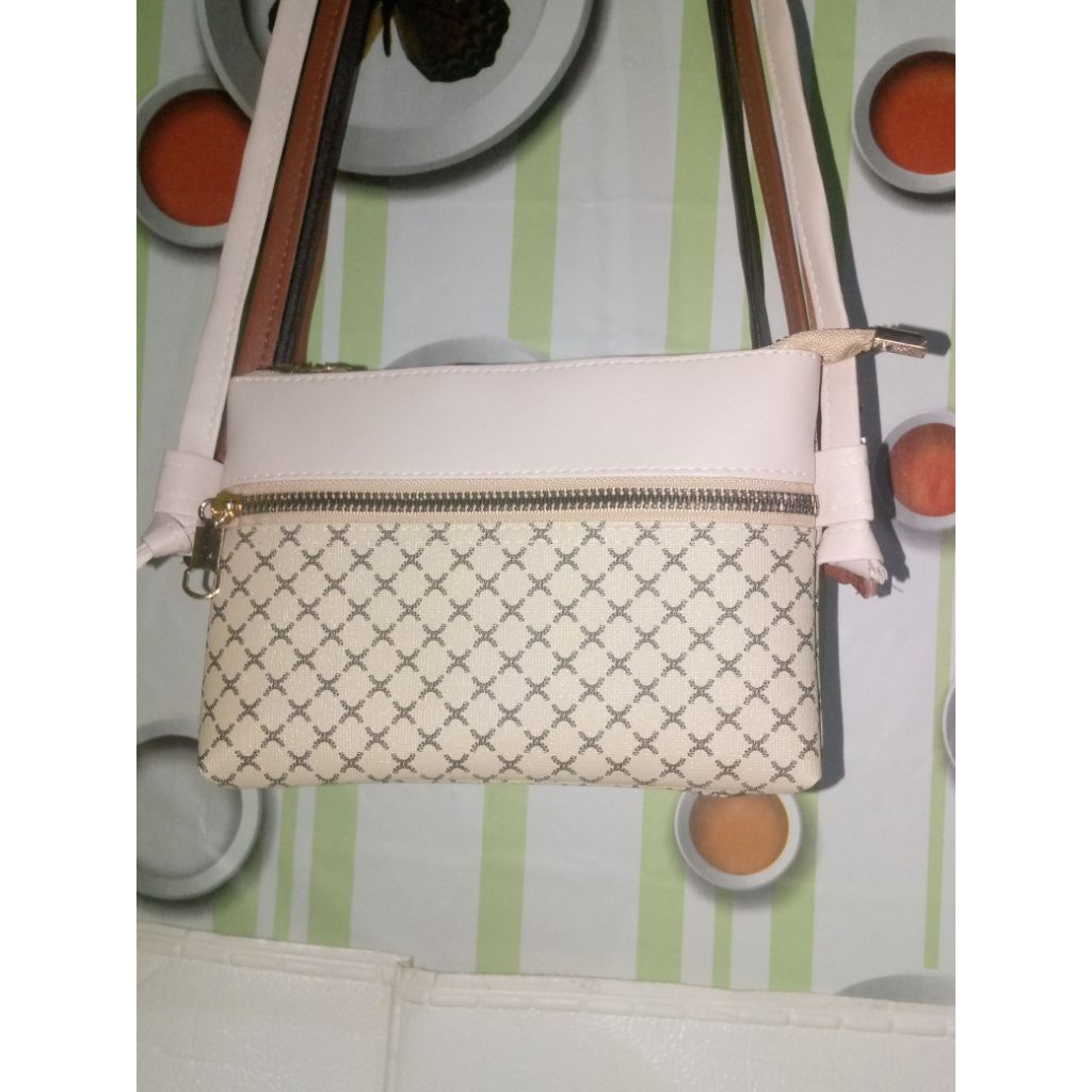 tas slempang wanita muat hp dan uang