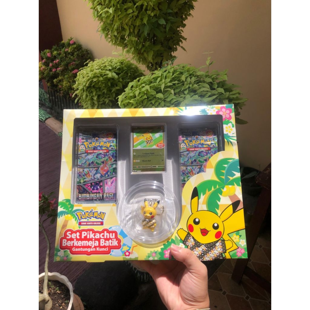 Set Pikachu Berkemeja Batik Box - Pikachu Holo
