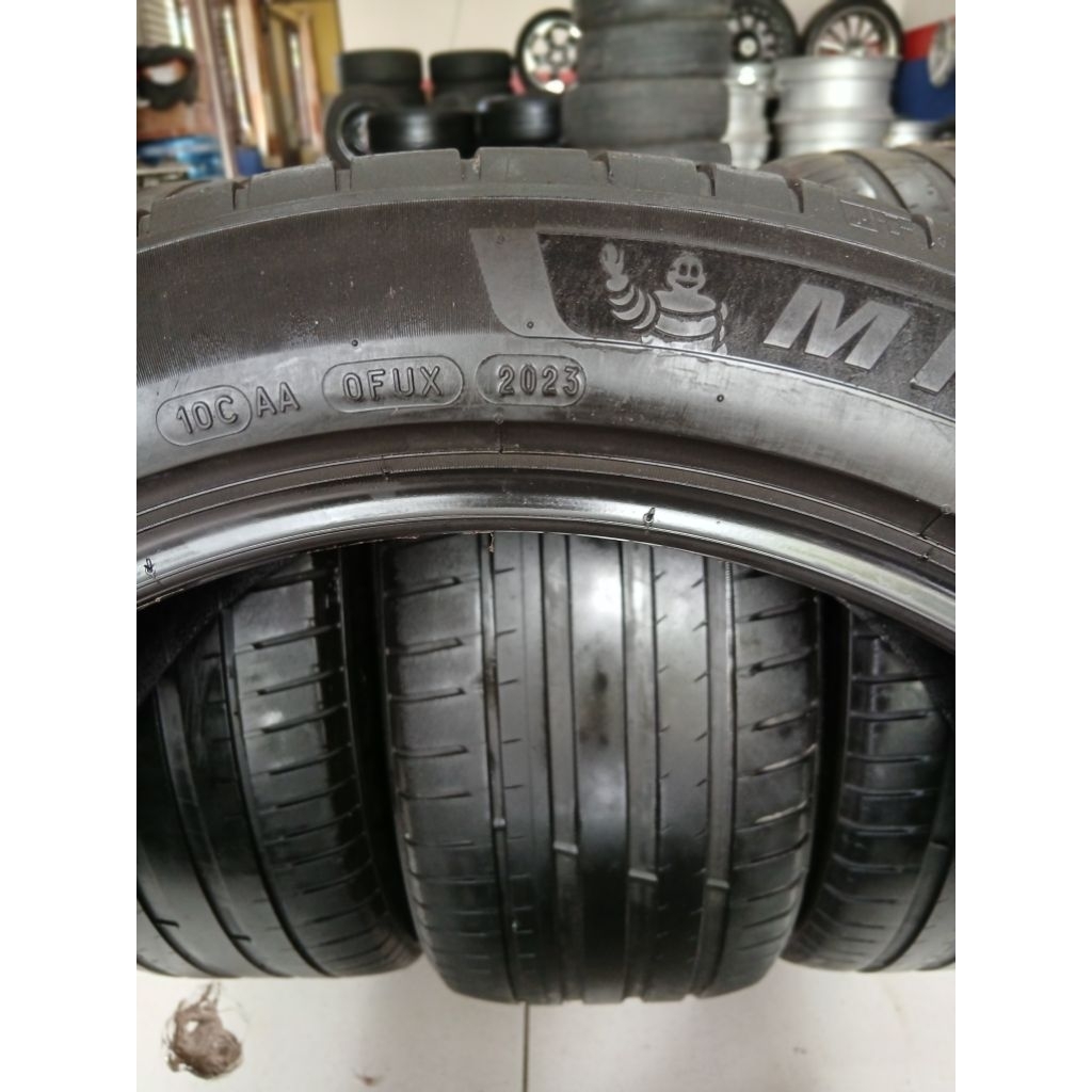 BAN MICHELIN PILOT SPORT EV 255/45R20
