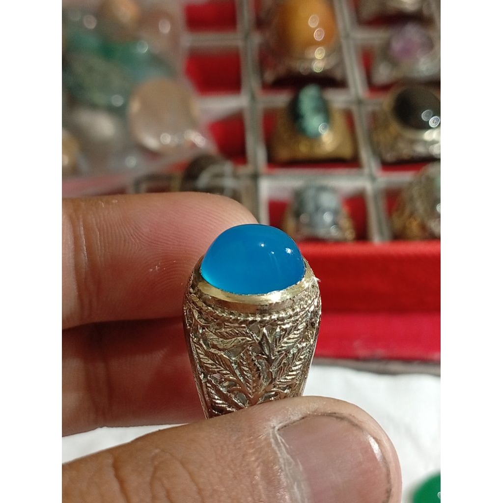 natural sepirtuss batu raja biru langit