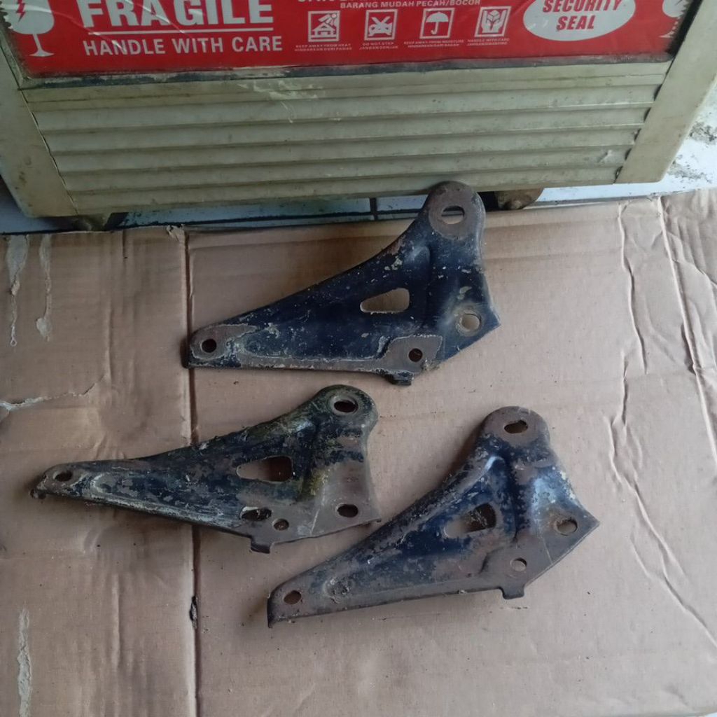 Bracket dudukan knalpot Honda Astrea Prima/Star Original bekas