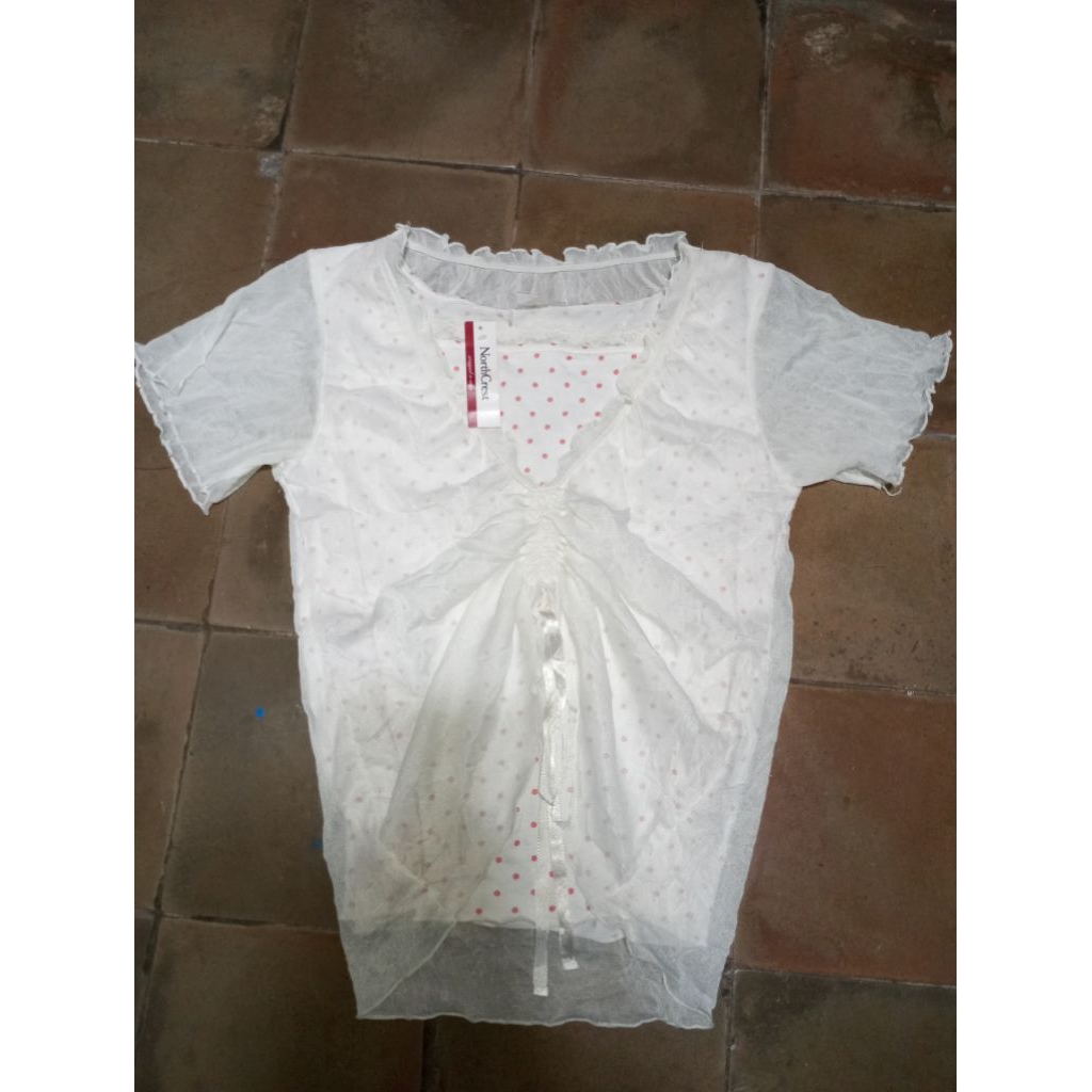 Blouse putih polkadot