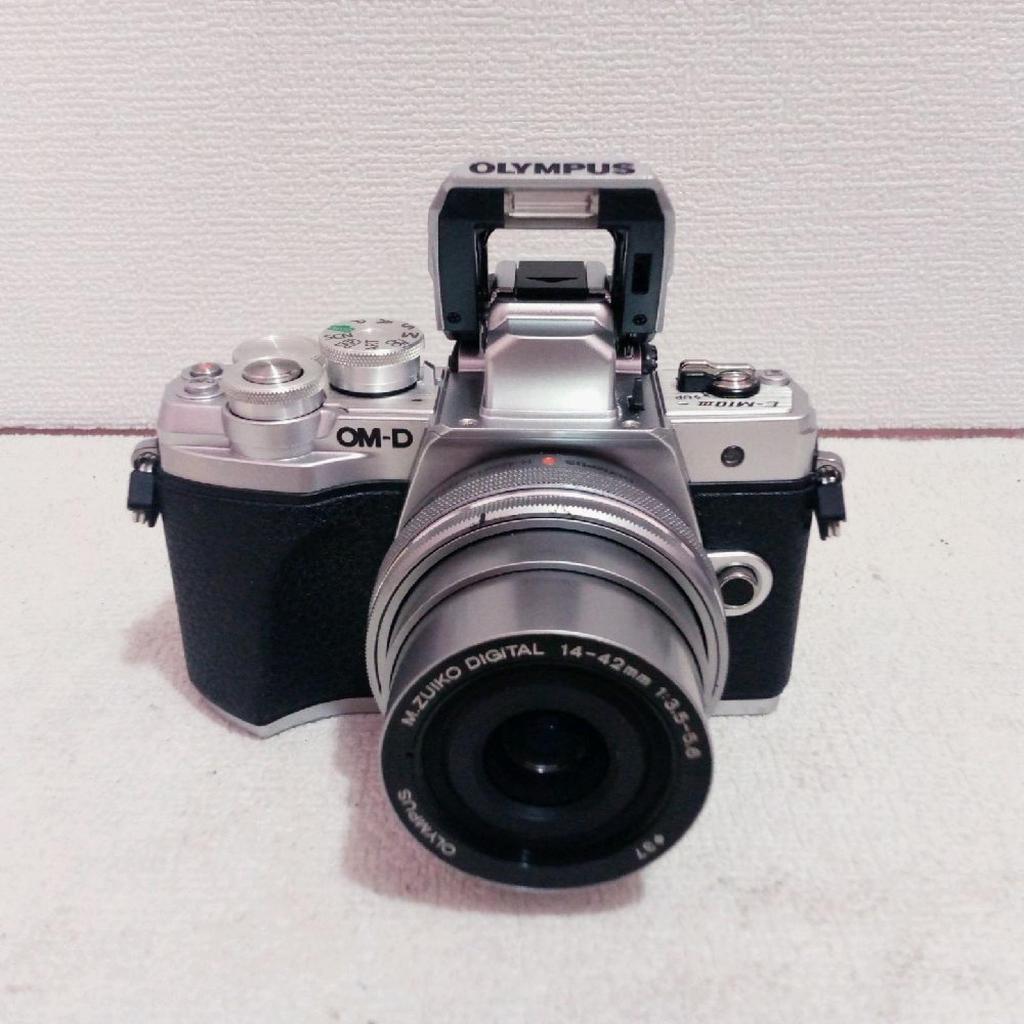 Olympus OM-D E-M10 Mark III lensa 14-42mm kamera mirrorless camera second