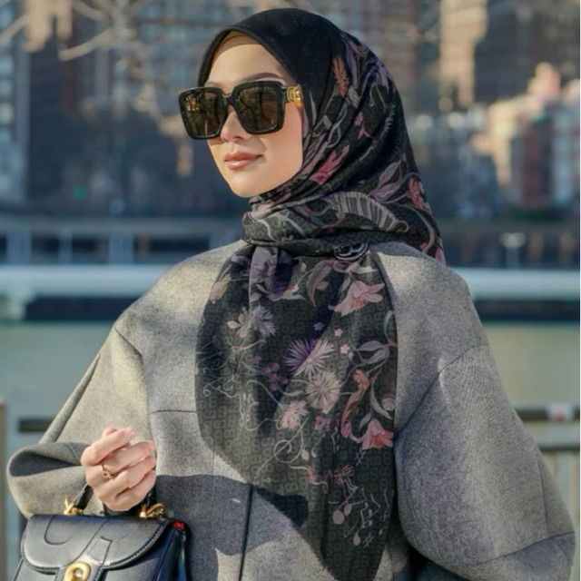Buttonscarves Nada 2 Series