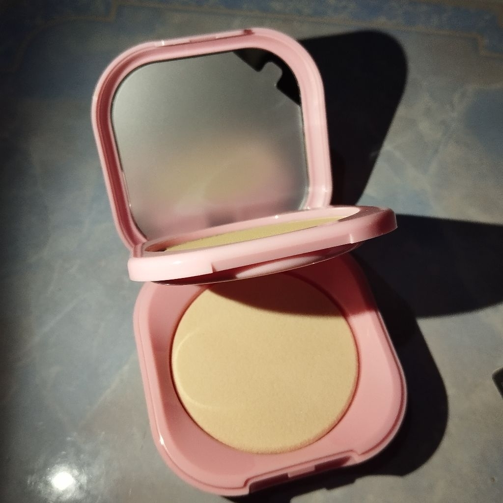 GLAD2GLOW G2G POWDER FOUNDATION