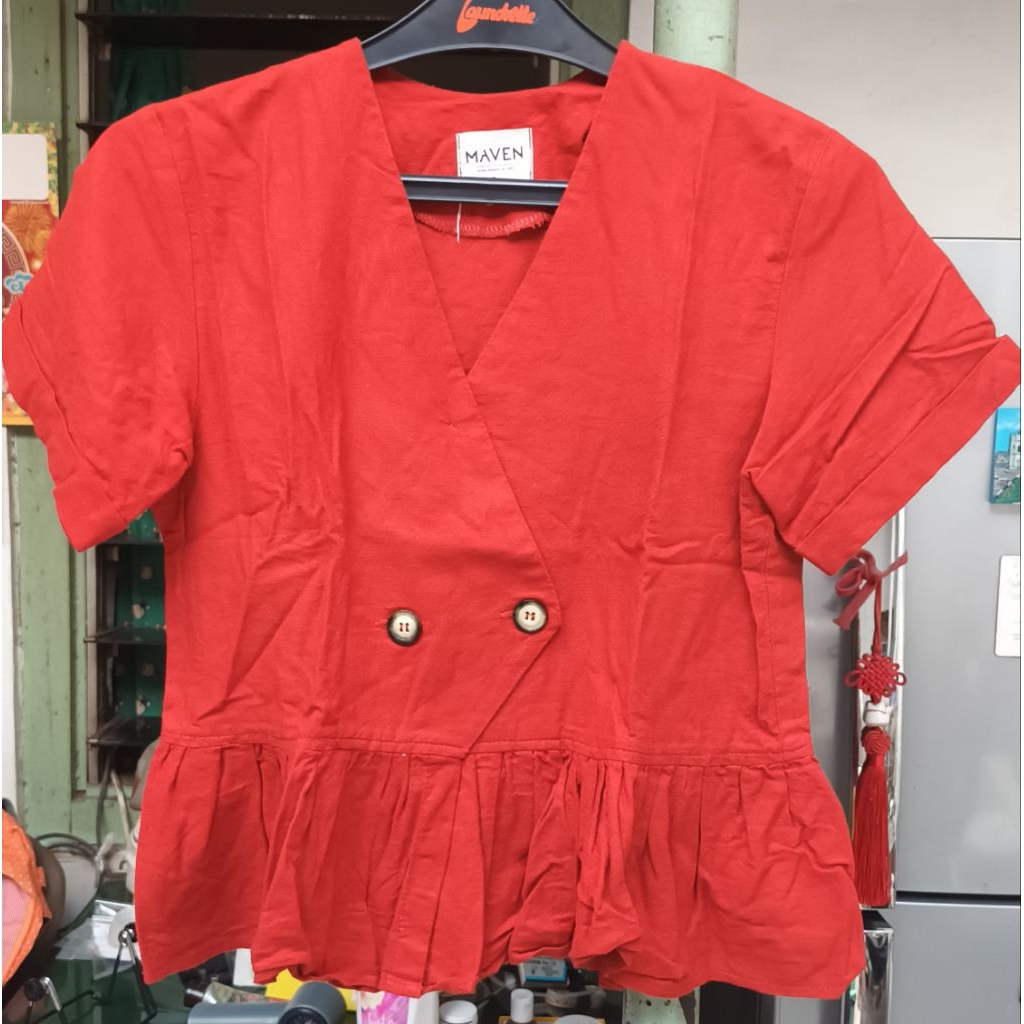 Atasan Blouse Wanita warna Merah Bata merk Maven Preloved