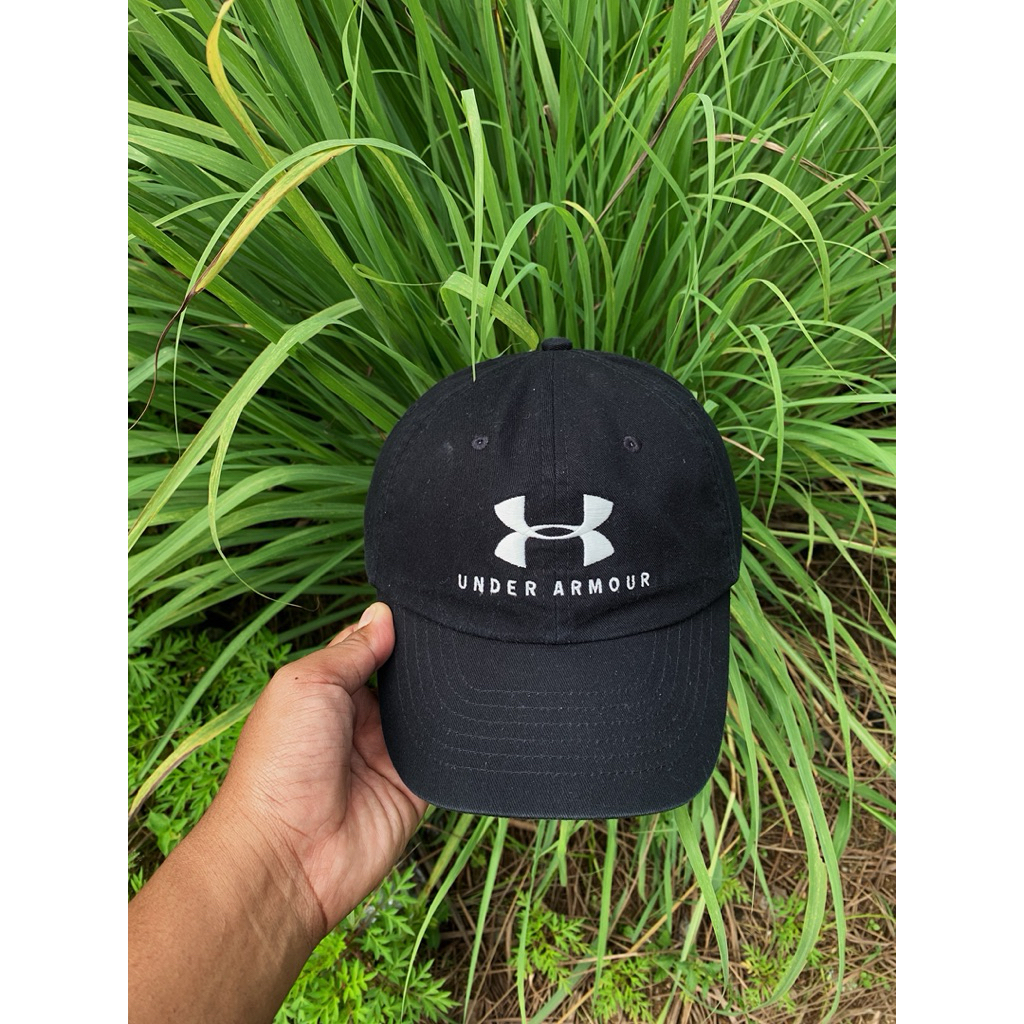topi hitam under @